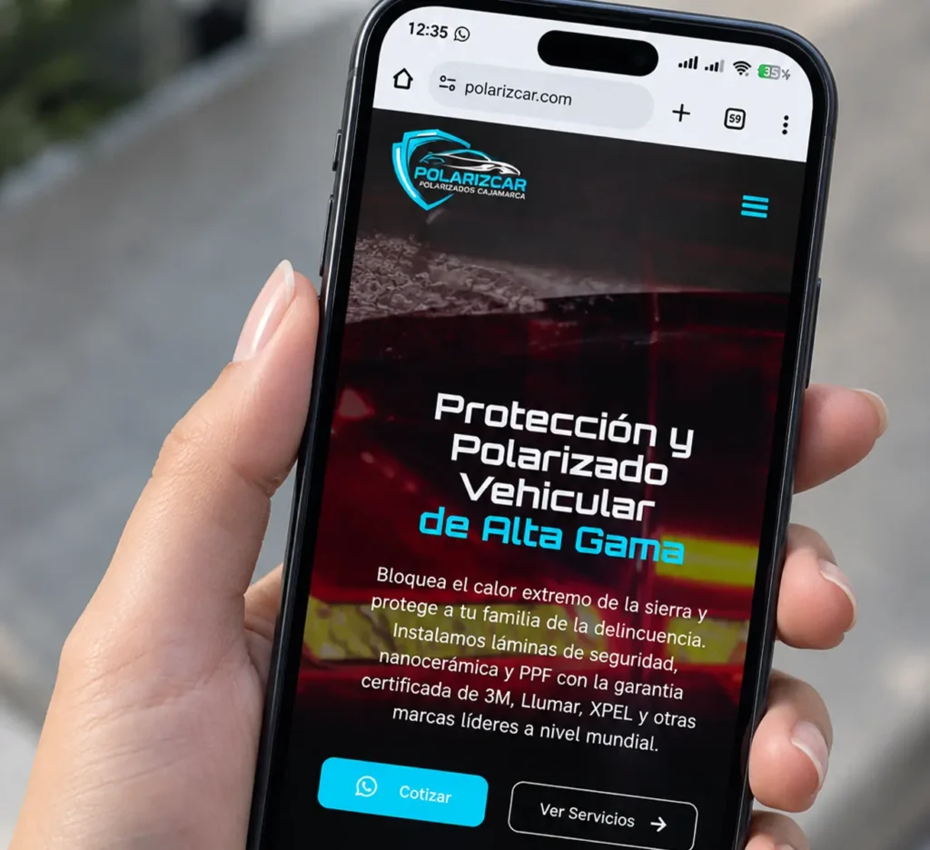 Mockup en celular del diseño web responsive desarrollado para Polarizcar por Cristhian Estudio en Cajamarca.