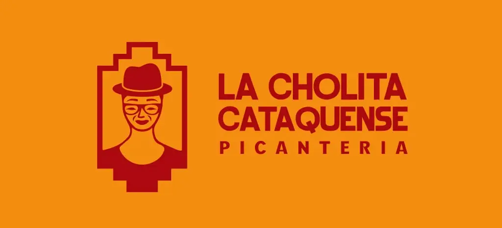 Logotipo principal desarrollado para la picantería tradicional La Cholita Cataquense en Piura, reflejando el rebranding estratégico y la identidad visual de alta gama por Cristhian Estudio.